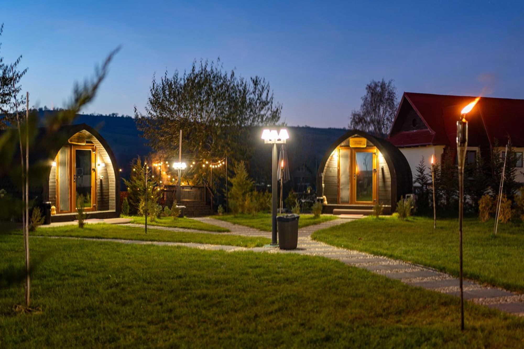 Glamp In Style Pods Resort Bran  Dış mekan fotoğraf