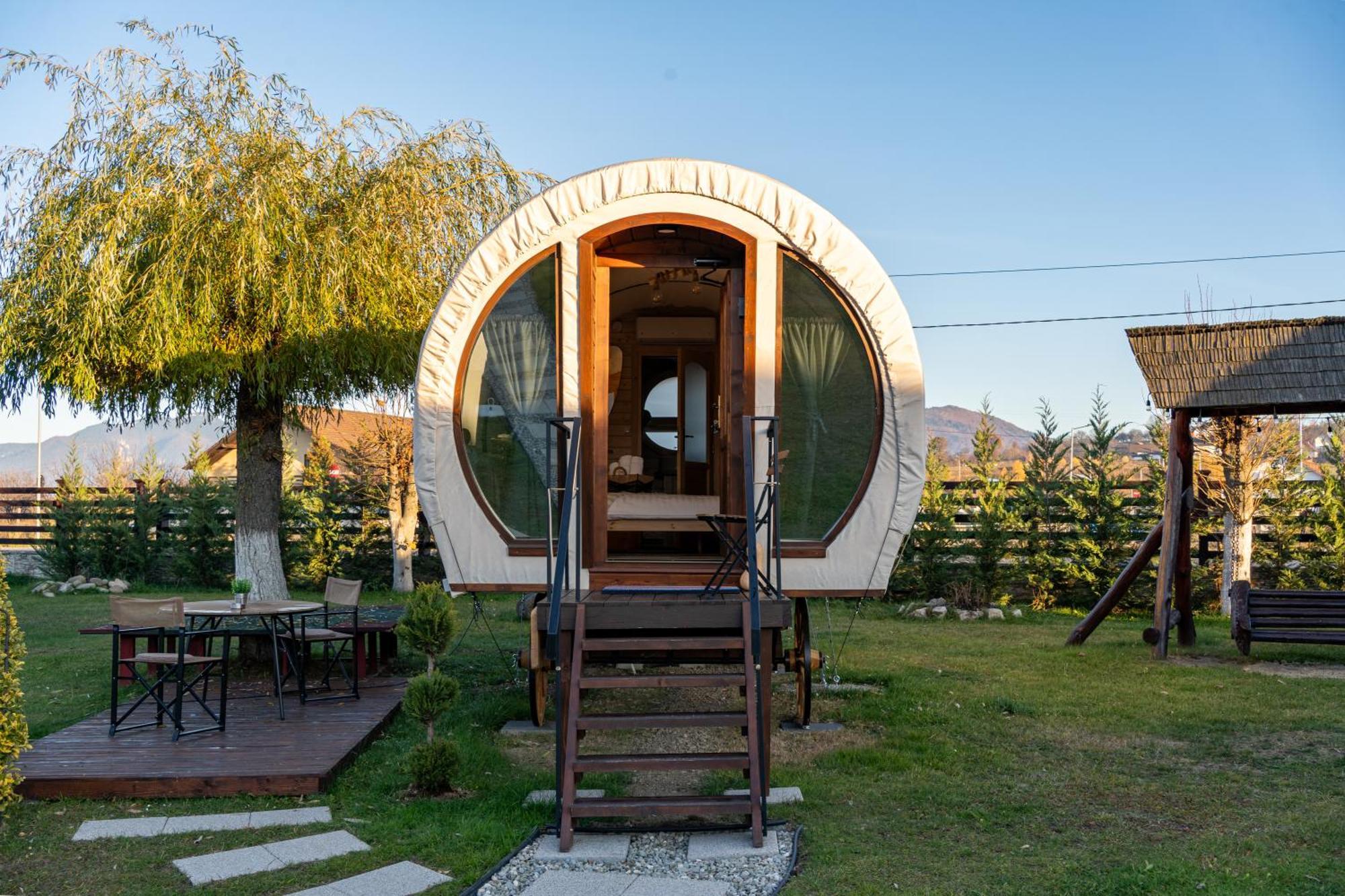 Glamp In Style Pods Resort Bran  Dış mekan fotoğraf